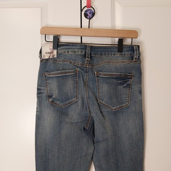 Tilly's Rewash Metro Mid-Rise Jeans - Picture 7 of 8